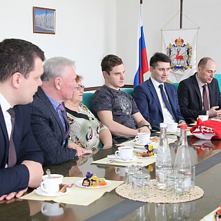 Российская хоккейная команда во главе с Игорем Руденковым одержала победу на Универсиаде в Красноярске 4