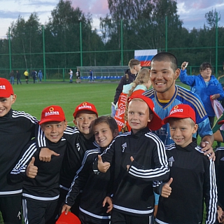 Товарищеский матч по футболу с японцами прошел на Бору 2