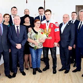 Российская хоккейная команда во главе с Игорем Руденковым одержала победу на Универсиаде в Красноярске 2