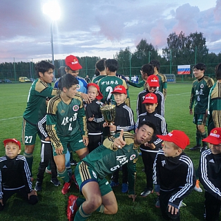 Товарищеский матч по футболу с японцами прошел на Бору 5