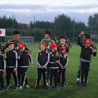 Товарищеский матч по футболу с японцами прошел на Бору 3