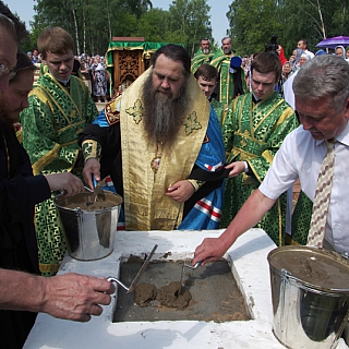В селе Редькино заложен новый храм 9