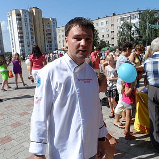 Четыре «ГАЗели» мороженого бесплатно раздали жителям Бора 4