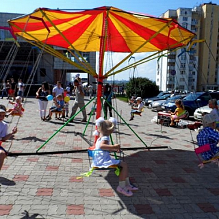 Четыре «ГАЗели» мороженого бесплатно раздали жителям Бора 6