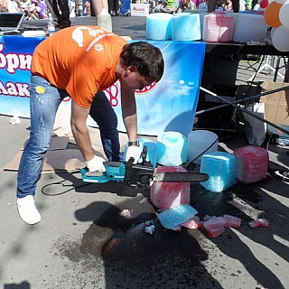 Четыре «ГАЗели» мороженого бесплатно раздали жителям Бора 7