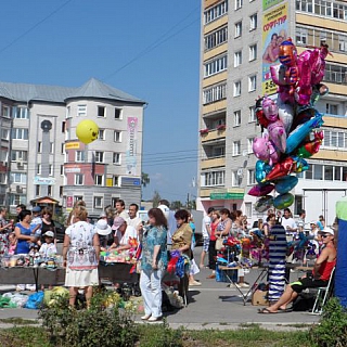 Четыре «ГАЗели» мороженого бесплатно раздали жителям Бора 3