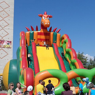 Четыре «ГАЗели» мороженого бесплатно раздали жителям Бора 1