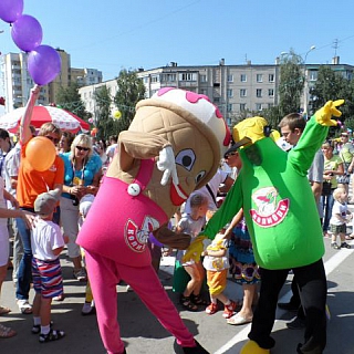 Четыре «ГАЗели» мороженого бесплатно раздали жителям Бора 2