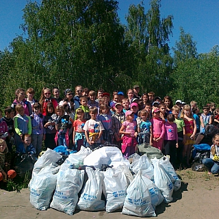 Участники акции «Нашим рекам и озерам – чистые берега» 28 мая очистили от мусора водоемы города Бор 1