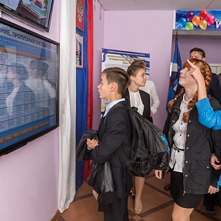 Tele2 оборудовала борскую школу № 1 инновационной системой «Электронная школа» 6