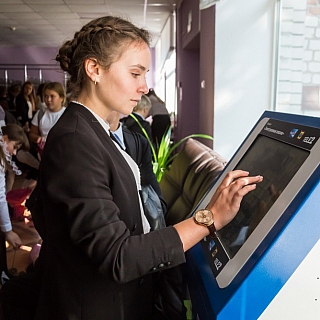 Tele2 оборудовала борскую школу № 1 инновационной системой «Электронная школа» 7