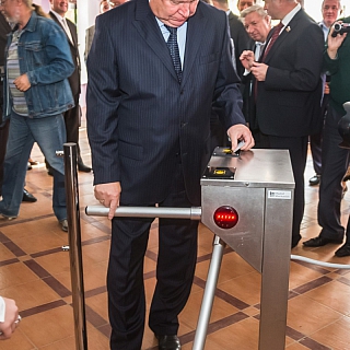 Tele2 оборудовала борскую школу № 1 инновационной системой «Электронная школа» 4