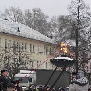 Митинг, посвящённый зажжению вечного огня 17