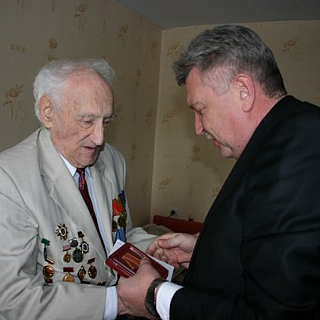 Вручение юбилейных медалей ветеранам в честь 70-летия Победы в Великой Отечественной войне 3