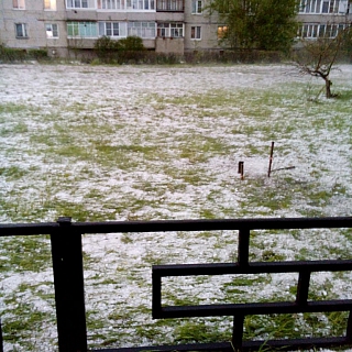 Жители Бора приходит в себя после сильнейшего ливня с градом 5