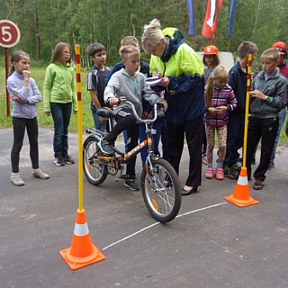 Юные велосипедисты сдали экзамен по ПДД 1
