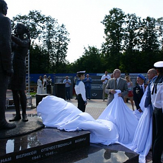 Открытие памятника "Ветеранам Великой Отечественной войны от благодарных потомков" 8