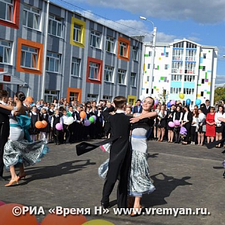 Ученики начали новый год в отреставрированном здании школы № 3 на Бору 1