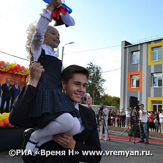 Ученики начали новый год в отреставрированном здании школы № 3 на Бору 4