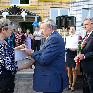 Ключи от новых квартир по программе расселения из аварийного фонда 2