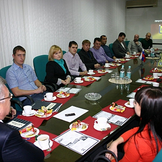 Поступило предложение от одной из крупнейших мировых компаний, занимающихся обменом школьников и студентов. 8