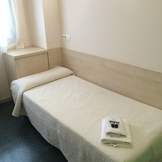 Поступило предложение от одной из крупнейших мировых компаний, занимающихся обменом школьников и студентов. 4