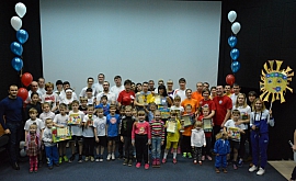 Папа, мама, я - дружная, спортивная семья!