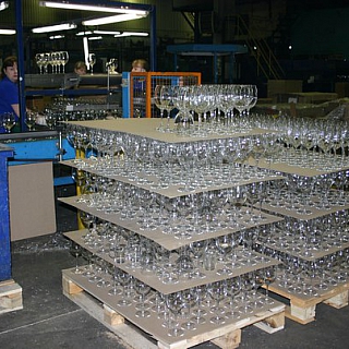 18 миллионов 300 тысяч штук изделий было отгружено в декабре 2015 года ООО "Посуда" 1