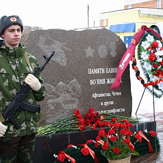 27 лет назад, 15 февраля последняя колонна советских войск покинула территорию Афганистана 4