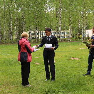 Представители спортивного клуба «Медведь» наградили общеобразовательные школы, которые стали призерами Спартакиады школьников 3