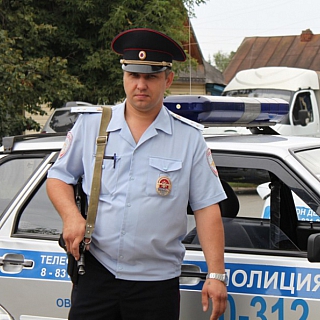 Полицейские спасли из огня двоих взрослых и ребенка 2