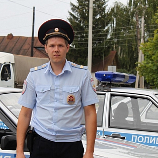 Полицейские спасли из огня двоих взрослых и ребенка 1