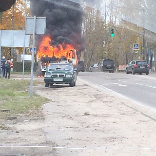 Автобус сгорел на Стеклозаводском шоссе 1