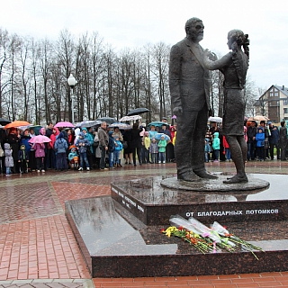 Свето-музыкальный фонтан торжественно открыли на Бору 2