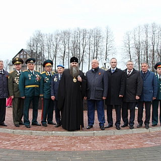 Свето-музыкальный фонтан торжественно открыли на Бору 8