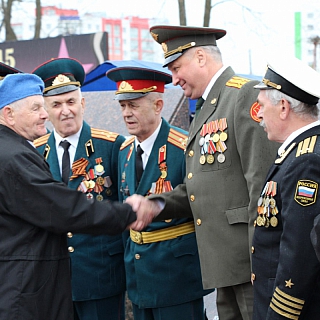 Свето-музыкальный фонтан торжественно открыли на Бору 3