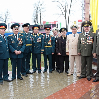 Свето-музыкальный фонтан торжественно открыли на Бору 1