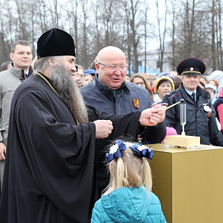 Свето-музыкальный фонтан торжественно открыли на Бору 6