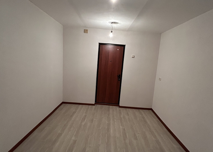 Продам 1 к.кв.  на Чугунова 13 2