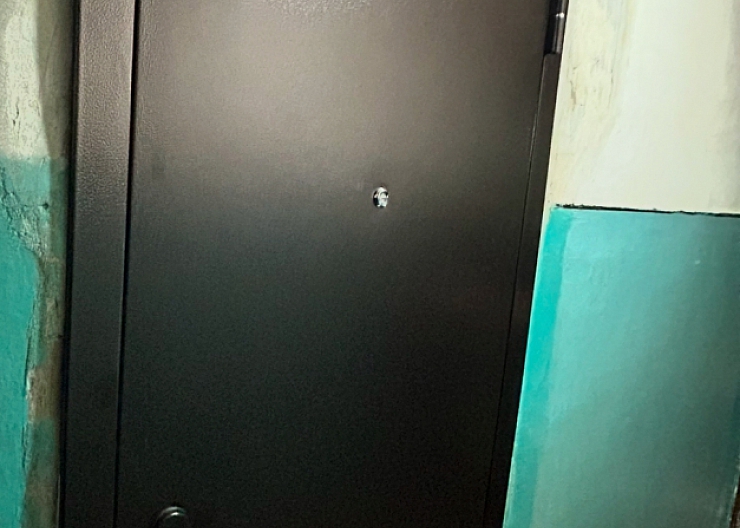 Продам 1 к.кв.  на Чугунова 13 4