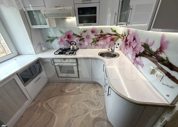 3-к. квартира, 54,7 м², 4/5 эт., Бор, ул. Чугунова 2