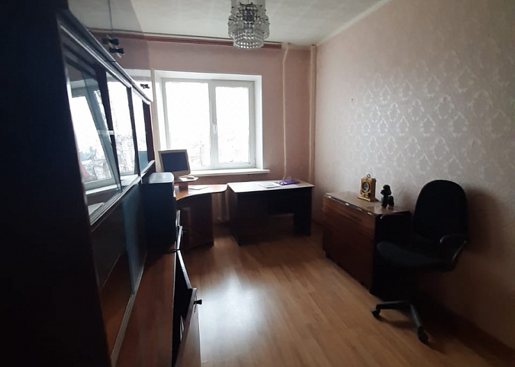 Продаю квартиру в центре 3