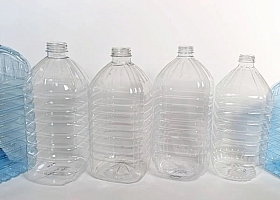 Пластиковые бутылки ПЭТ объемом 4-5 литров