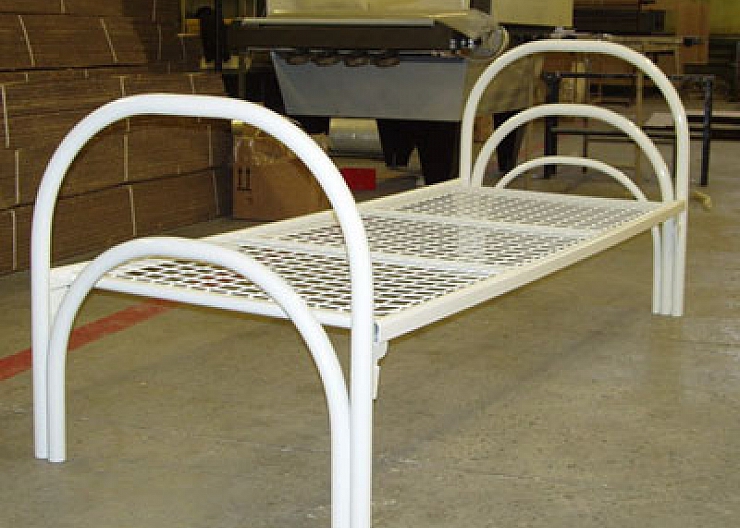 Металлические кровати для взрослых