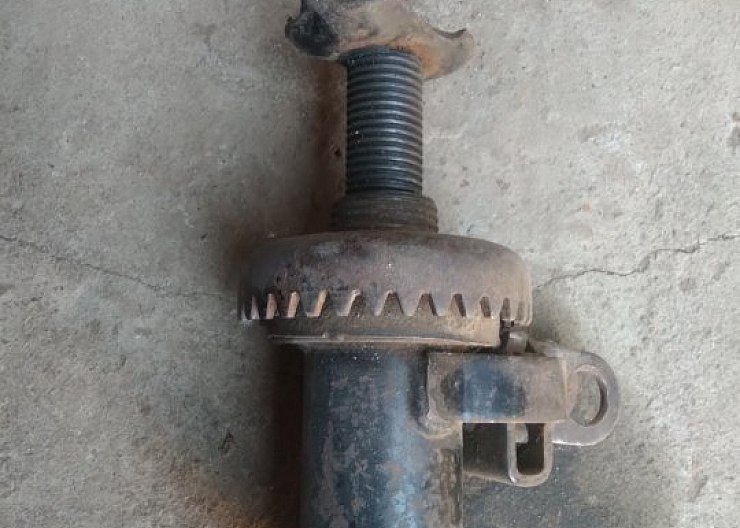 Домкрат винтовой СССР-УАЗ 2