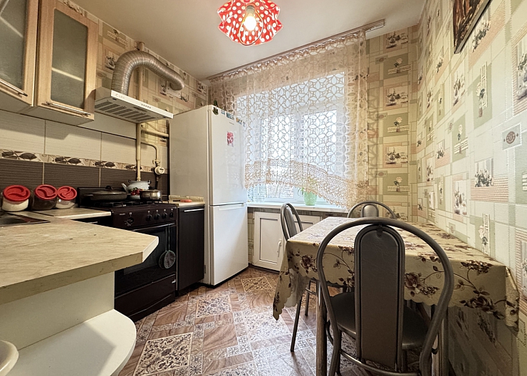 Продам 2 х комнатную квартиру Бор 2