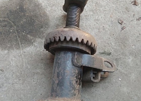 Домкрат винтовой СССР-УАЗ