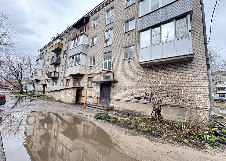 Продам 2 х комнатную квартиру Бор 4