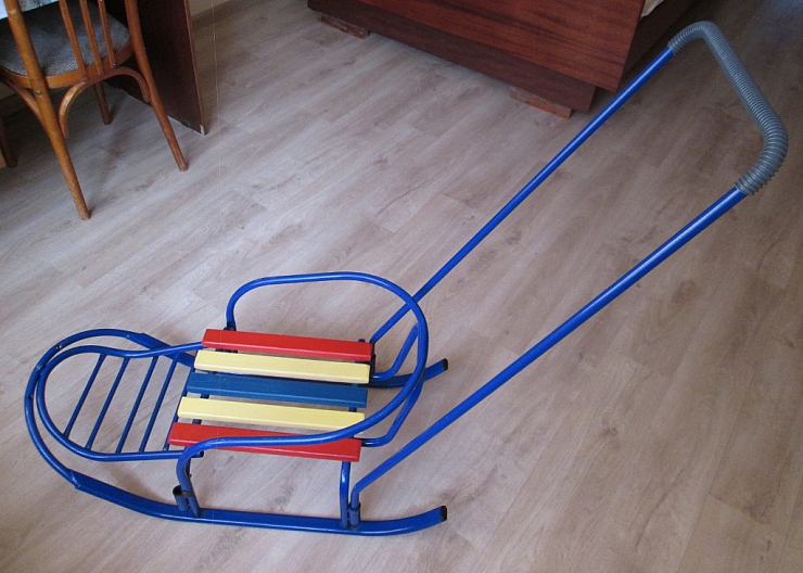 Санки с длинной ручкой