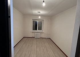 Продам 1 к.кв.  на Чугунова 13